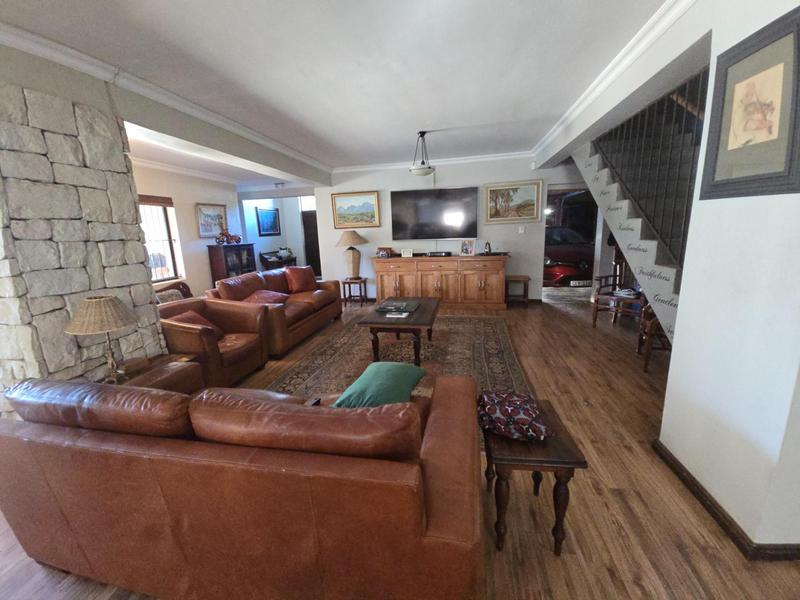 To Let 5 Bedroom Property for Rent in Lochnerhof Western Cape